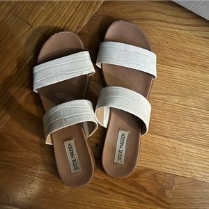 Flats or shoes with small heel